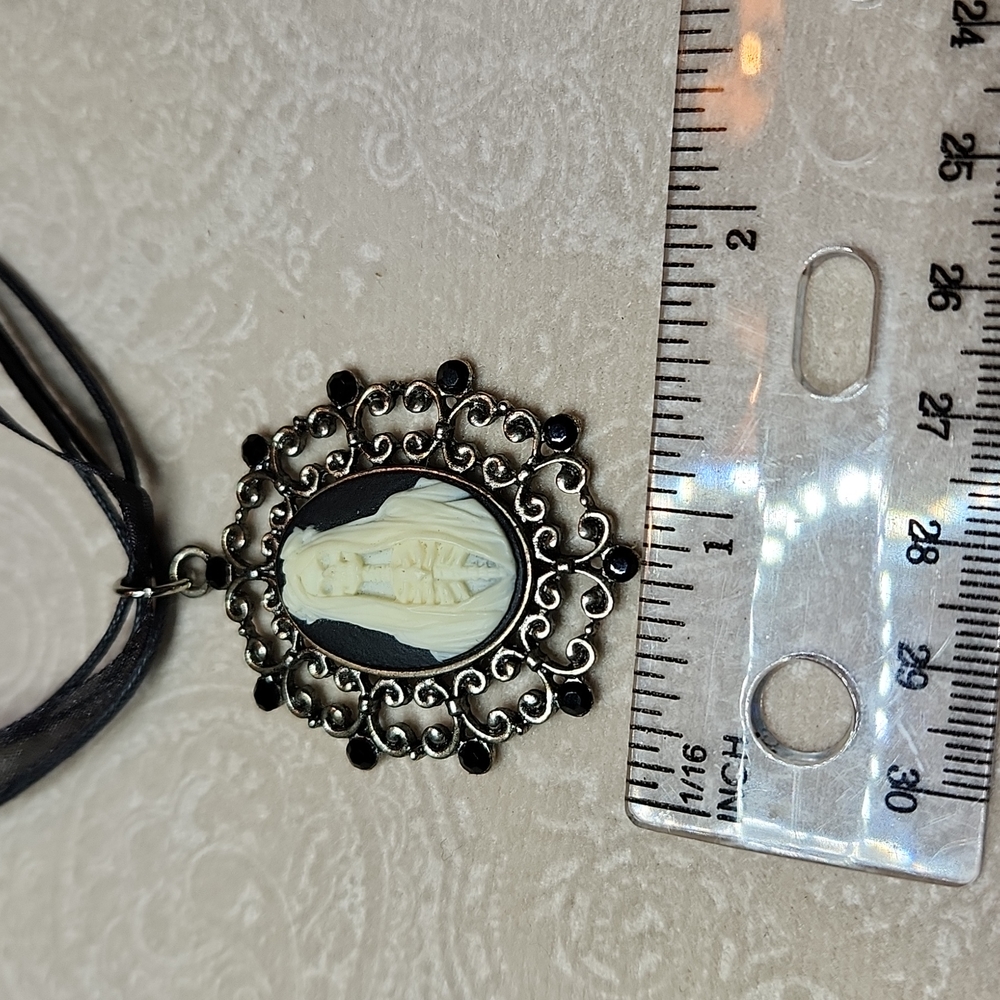 NEW! Sugar skull skeleton cameo, Swarovski crystals, handmade - Picture 4 of 7